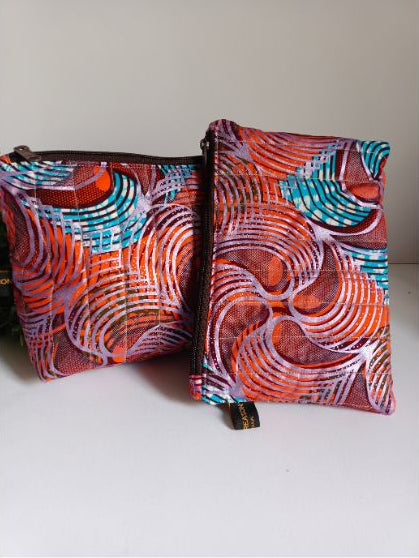 Trousse matelassée en wax et imperméable colorée